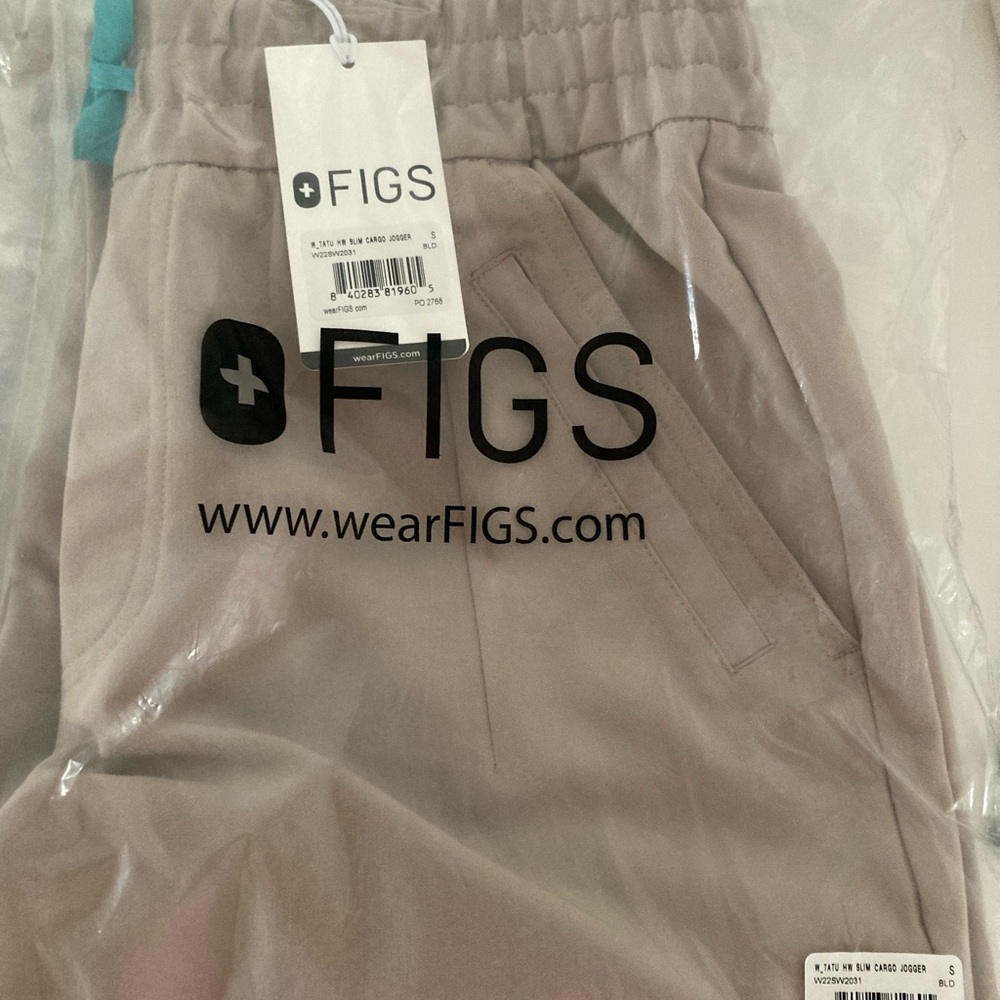 Figs tatu slim cargo jogger size S beige NWT